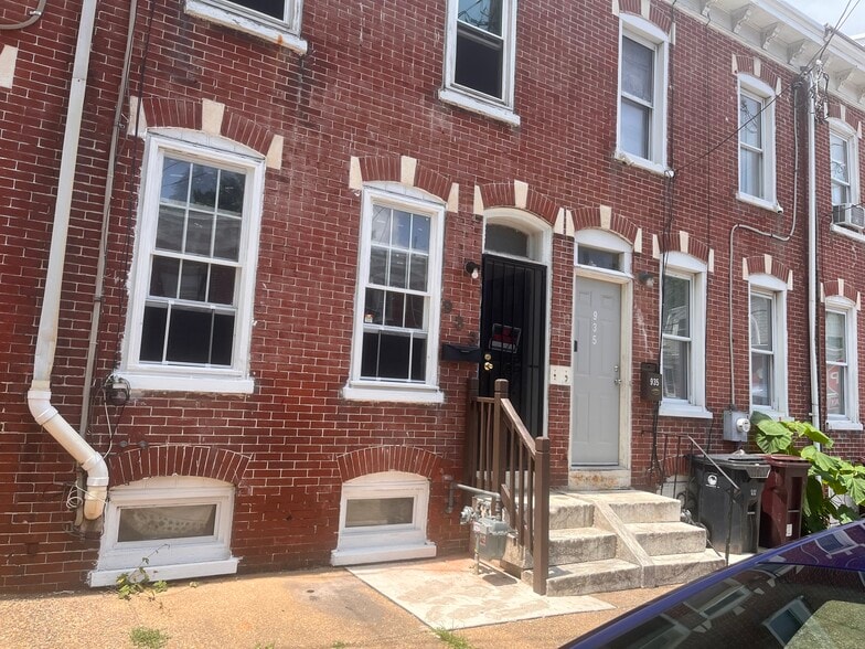 Primary Photo - 933 N Pine St