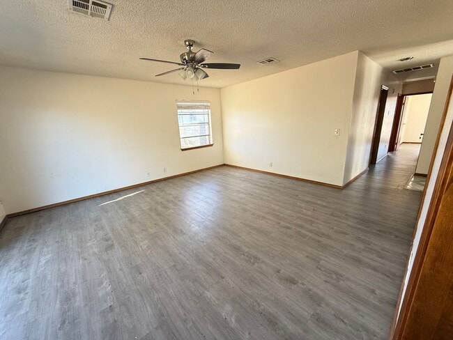 Building Photo - Updated 3 Bedroom, 1.5 Bath House Near Hard Rock Casino and Has Great Highway Access!