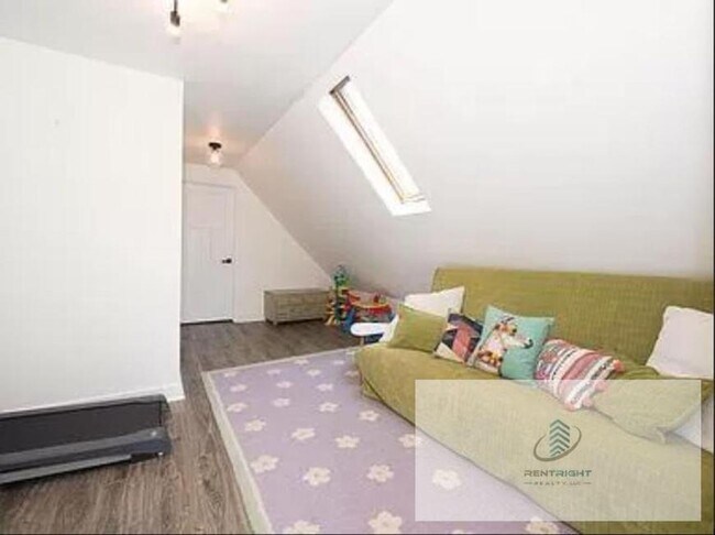Building Photo - 3 bedroom in Chicago IL 60618