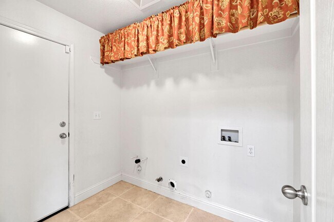 Building Photo - 2157 S Eddy Ave