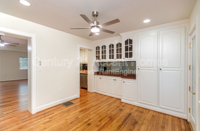 Building Photo - 2032 Arlington Ter