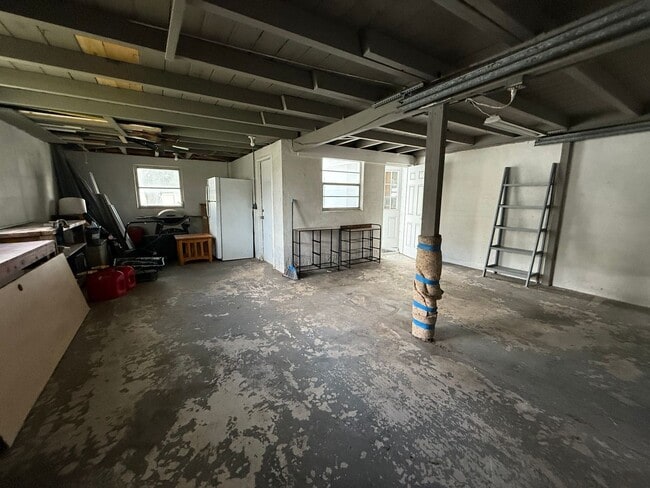 Building Photo - 2/2 with Fenced Yard, Garage and Laundry, Available Now!