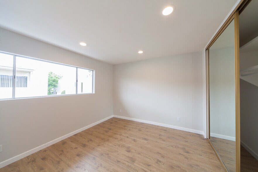 Building Photo - 5278 Lindley Ave