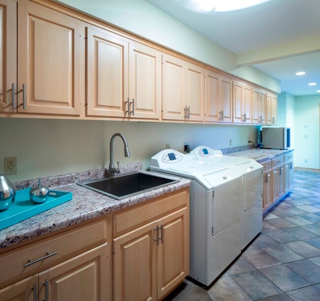 Building Photo - Resort Home