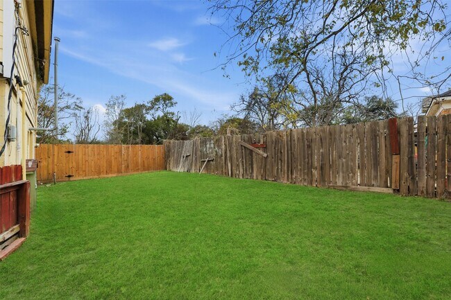 Building Photo - 144 Glendale St