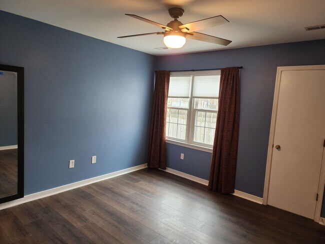 Building Photo - 3 Bedroom 2 Bath Rancher in Midlothian!