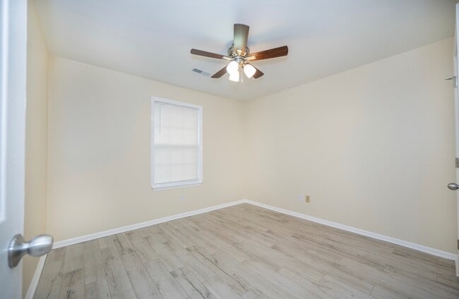 Building Photo - 1782 Dogwood Rd
