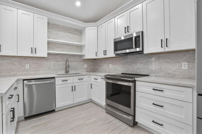 Building Photo - 5230 Woodruff Ln