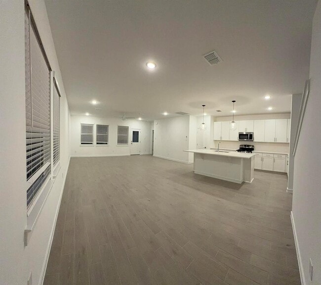 Building Photo - 4715 Bay Vista Dr