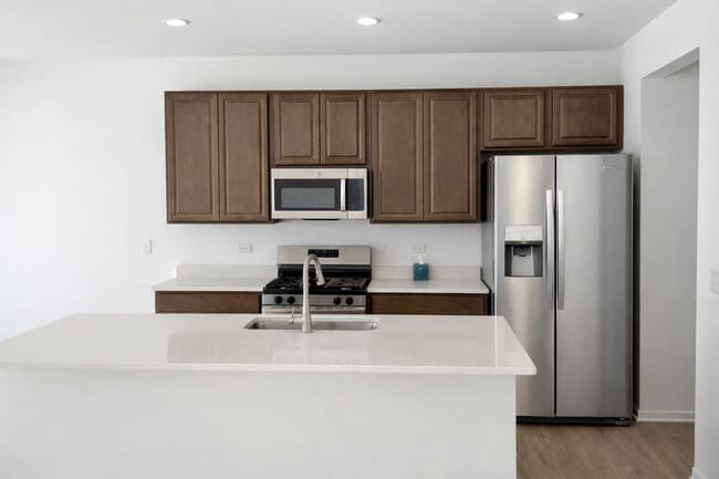 Building Photo - 16517 Golden Vly Ln