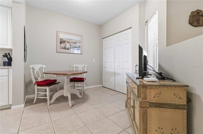 Building Photo - 8921 Lake Dr