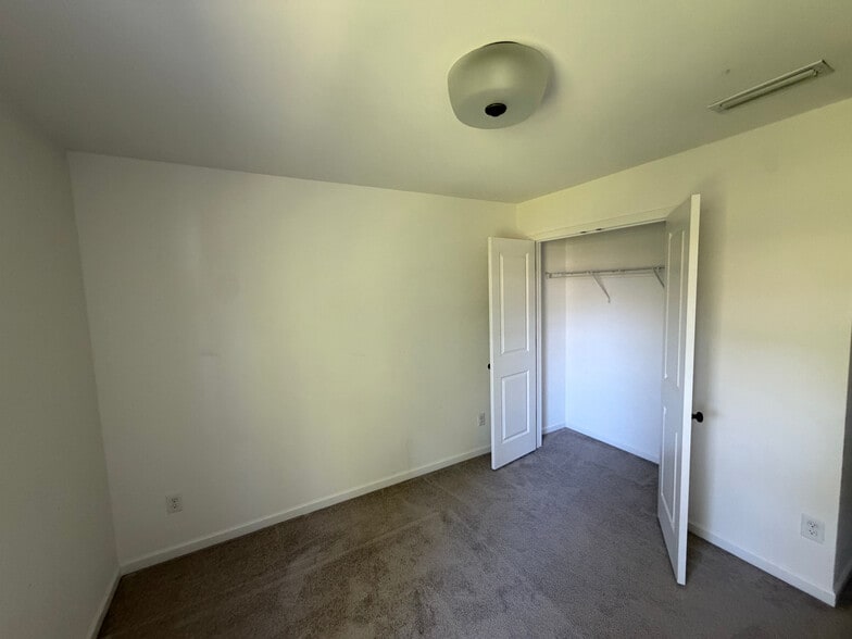 Building Photo - Room in Townhome on Pagebrook Ln