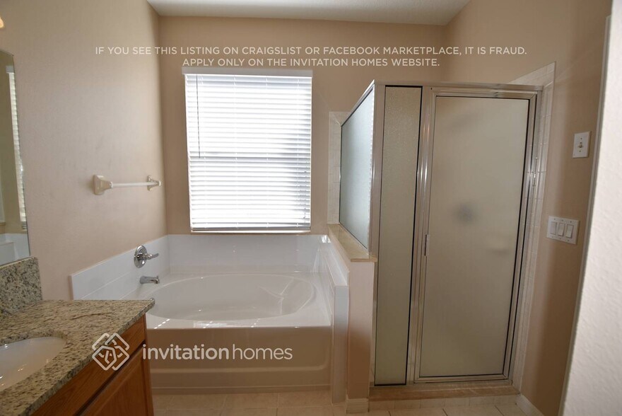 Building Photo - 15454 Martinmeadow Dr