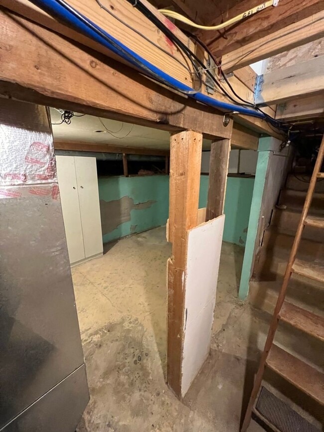 Building Photo - 1-2 Bedroom 1 Bath House with Garage, Newl...