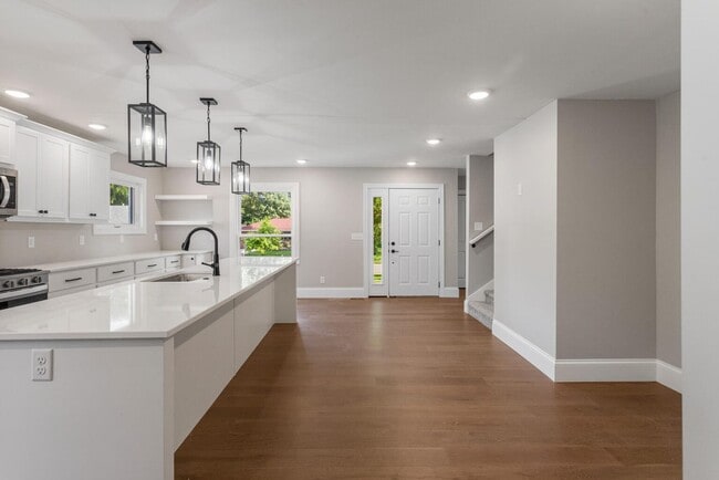 Building Photo - Four bedroom executive rental available no...