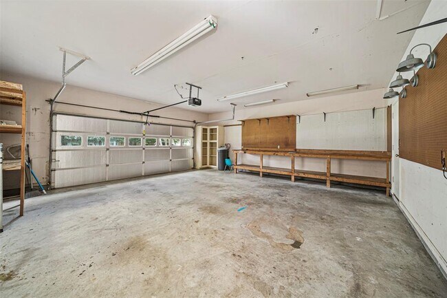 Building Photo - 2452 Ripplewood Dr