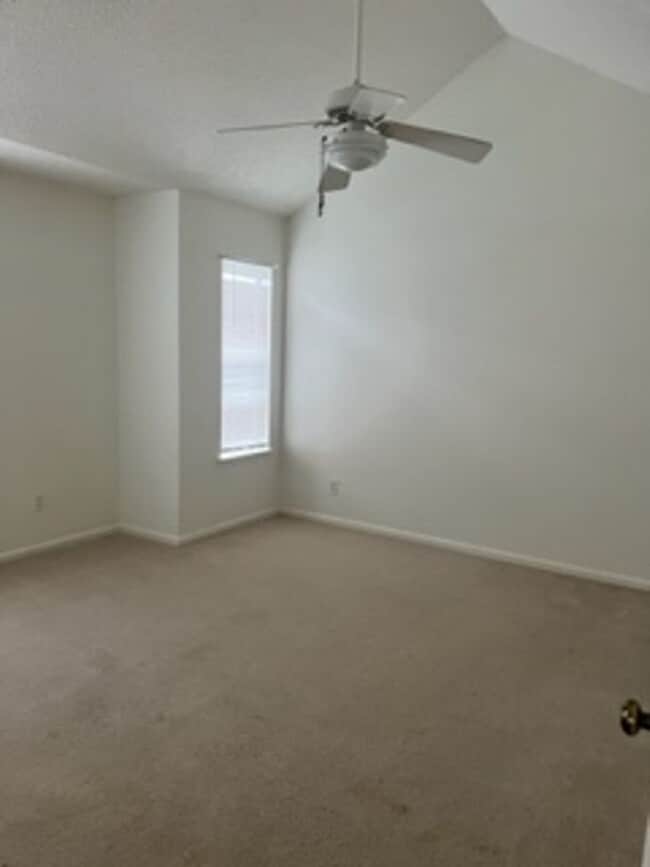 Building Photo - 2 Br 2 Bath