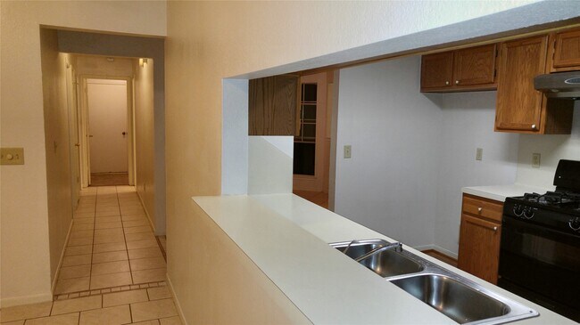 Building Photo - 22930 Indian Ridge Dr