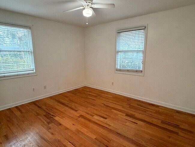 Building Photo - 1536 Inland Ave