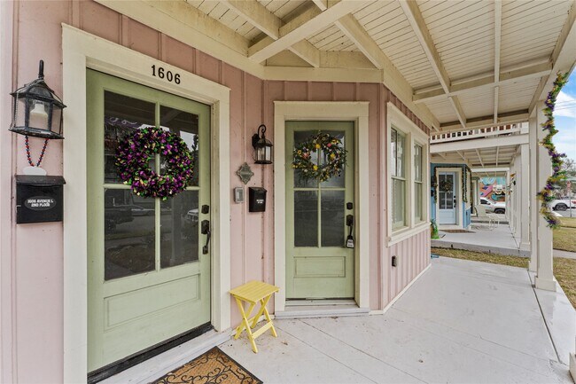 Building Photo - 1606 Avenue L