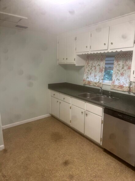 Building Photo - 402 NW 3rd Ave