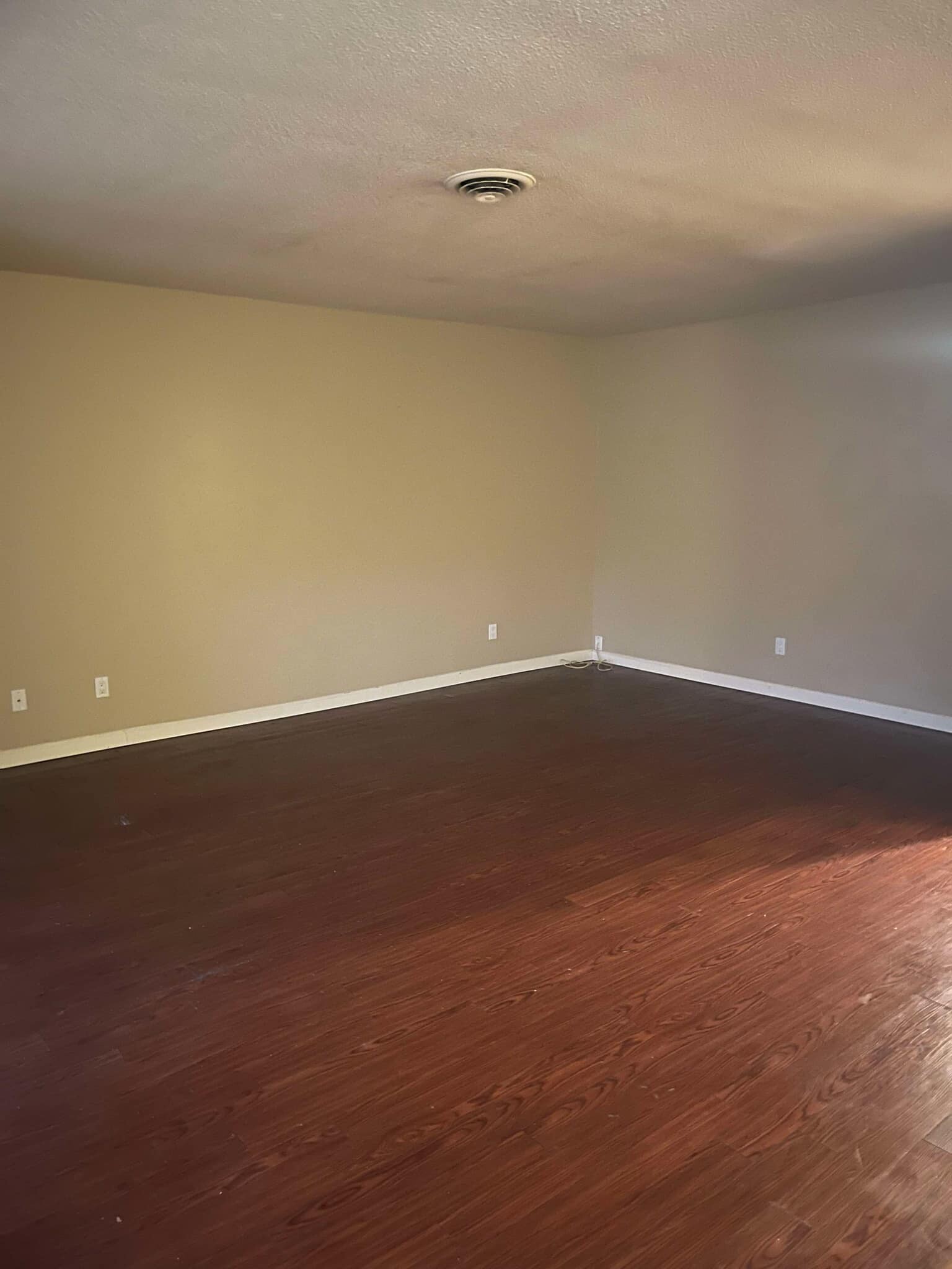 Building Photo - 1364 Hobart Dr