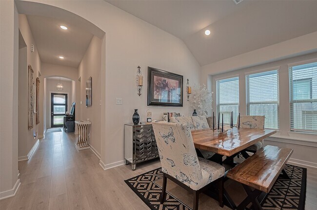 Building Photo - 4910 Tan Briar Dr