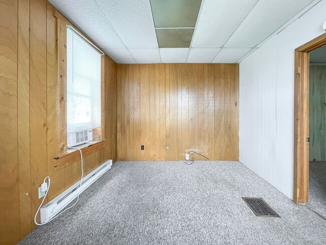 Building Photo - PRELEASING for AUGUST! Close to Campus