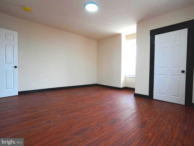 Building Photo - 5013 Chester Ave