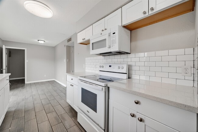Building Photo - 14034 Lourdes Dr
