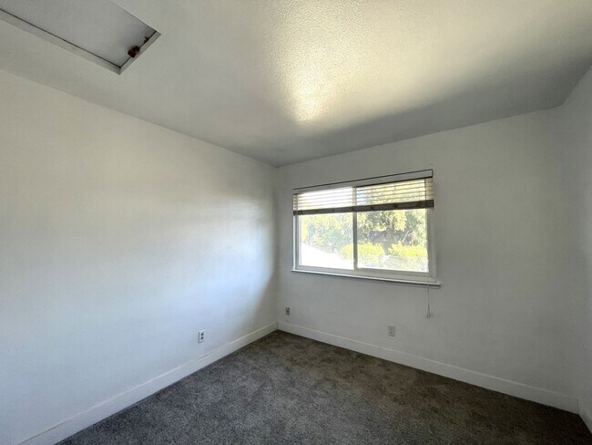 Building Photo - 1393 Nord Ave
