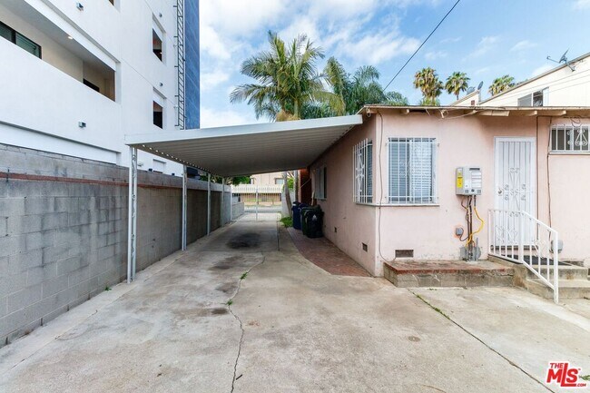 Building Photo - 4360 McLaughlin Ave