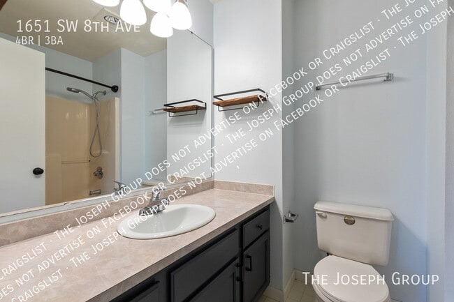 Building Photo - 1651 SW 8th Ave