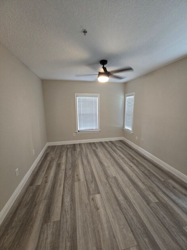 Building Photo - 6578 Swissco Dr