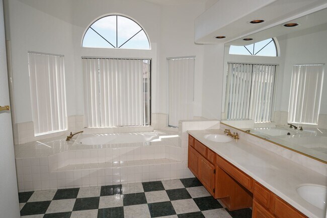 Building Photo - 25955 La Barca Rd