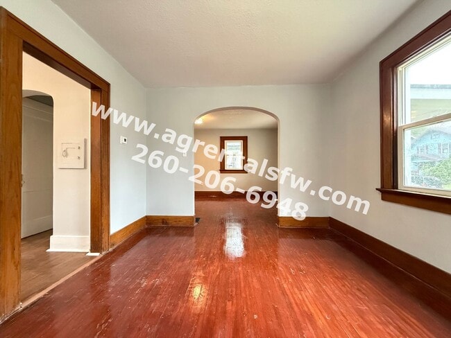 Building Photo - 3 Bedroom House