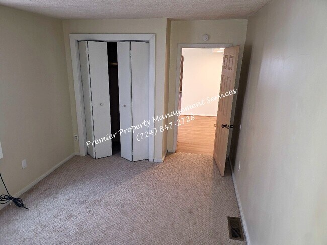 Building Photo - 916 3rd Ave