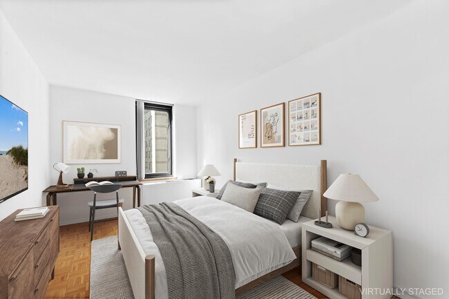 Building Photo - 15 W 61st St