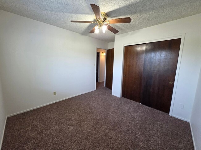 Building Photo - 2 bedroom 1 bath in SE Visalia