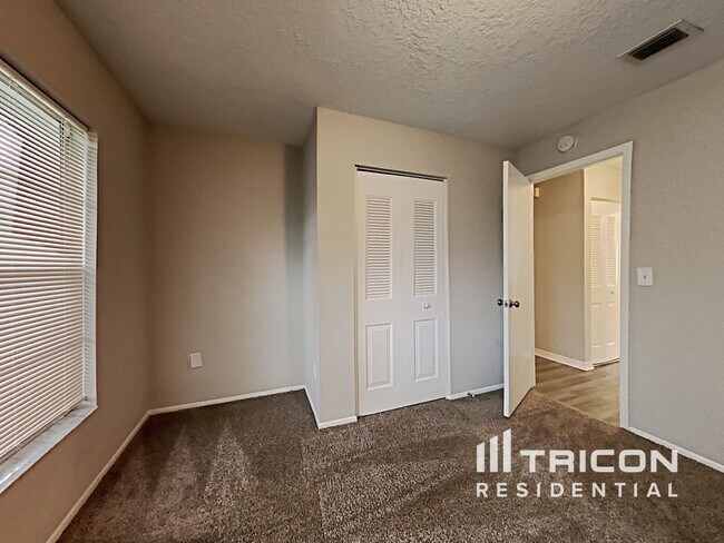 Building Photo - 707 Climate Dr