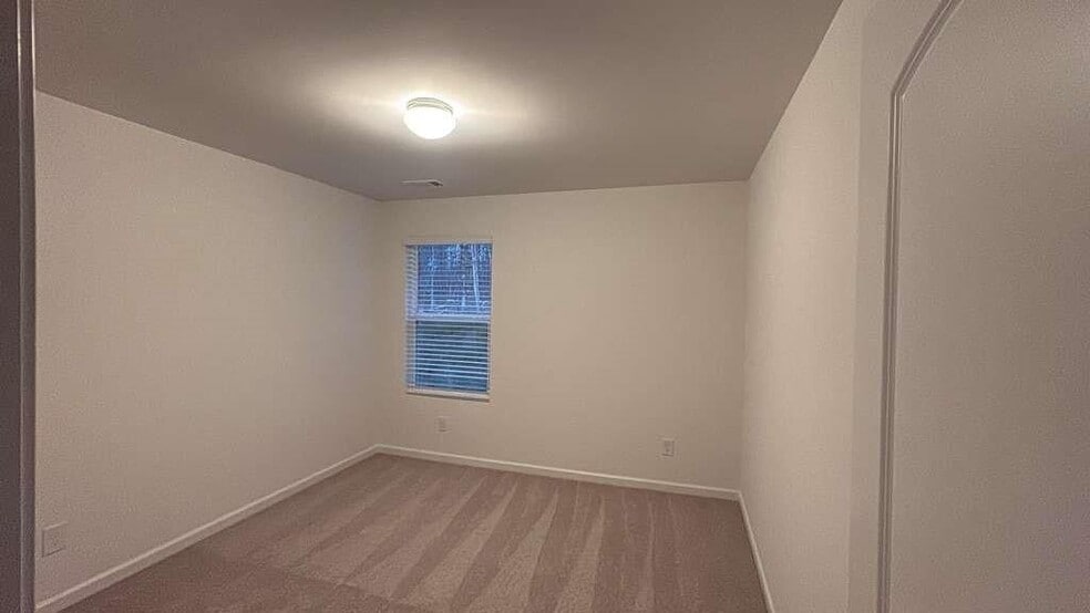 Building Photo - 576 River Run Dr