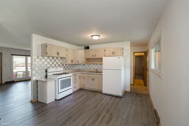 Building Photo - 3 br, 1.5 bath House - 321 Rowe Drive