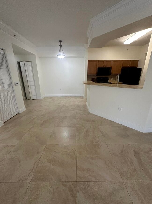 Building Photo - 9901 Baywinds Blvd