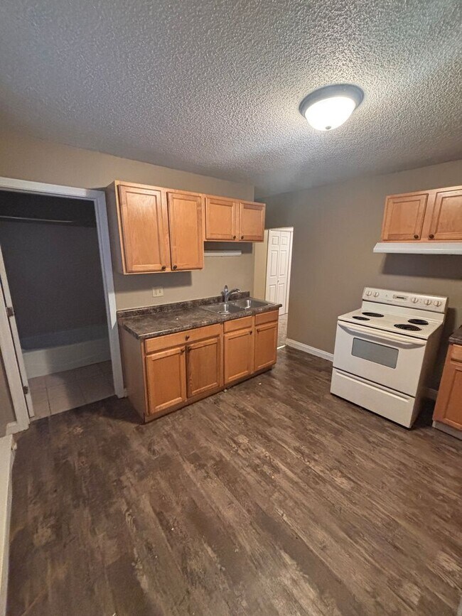 Building Photo - 880 Wilson Ave