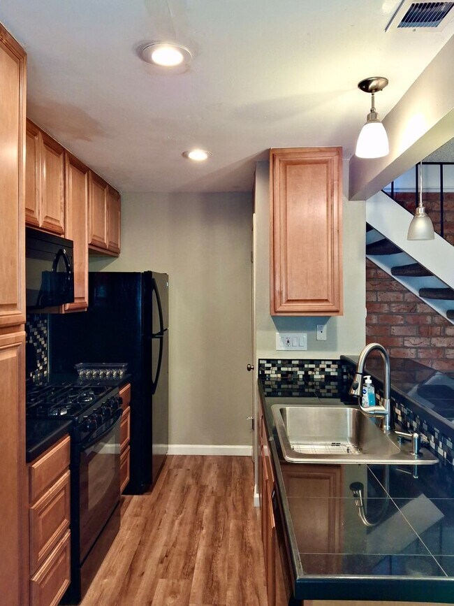 Building Photo - LUXURY AUBURN GREENS TOWNHOUSE UNIT w/GARAGE