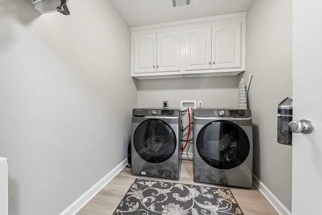 Building Photo - Mins from LRAFB with Solar panels