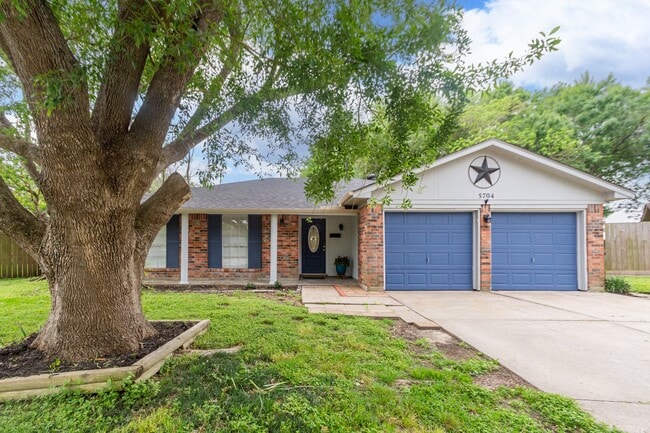 Building Photo - 5704 Leggett Ln