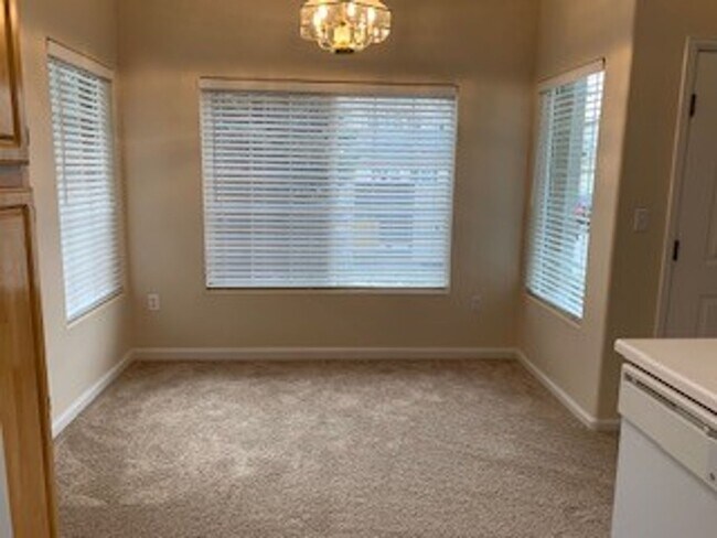 Building Photo - Broomfield Main Floor Condo