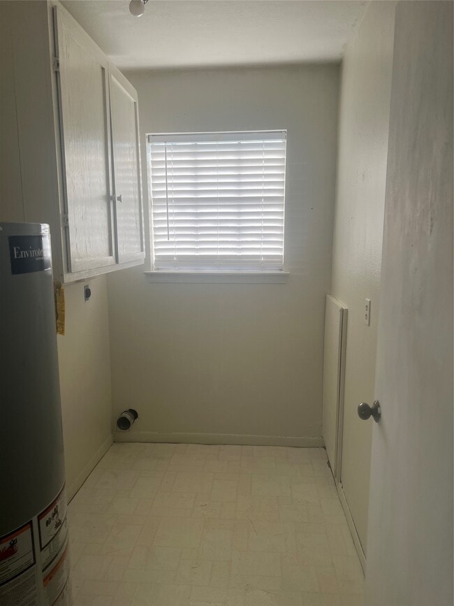 Building Photo - 622 Coolidge St