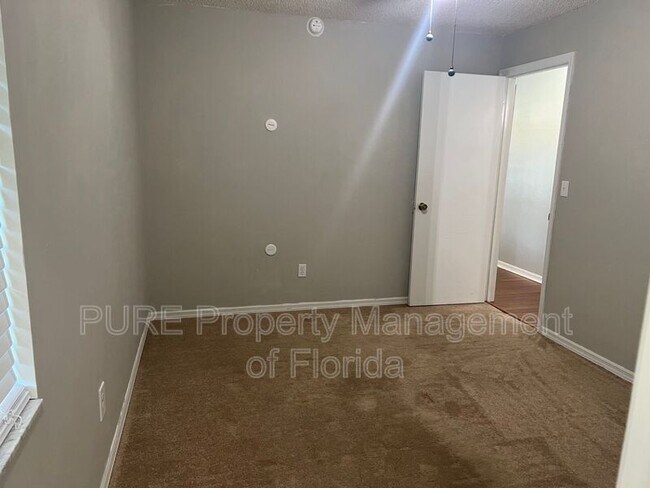 Building Photo - 70 Almond Rd